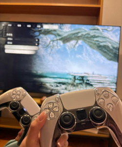 手游支持手柄，提升操作体验，告别触屏局限